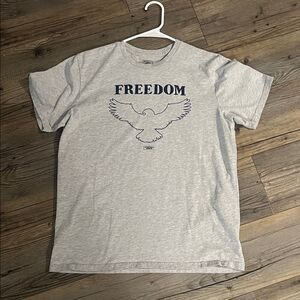Freedom Dove Graphic Tee in Gray
